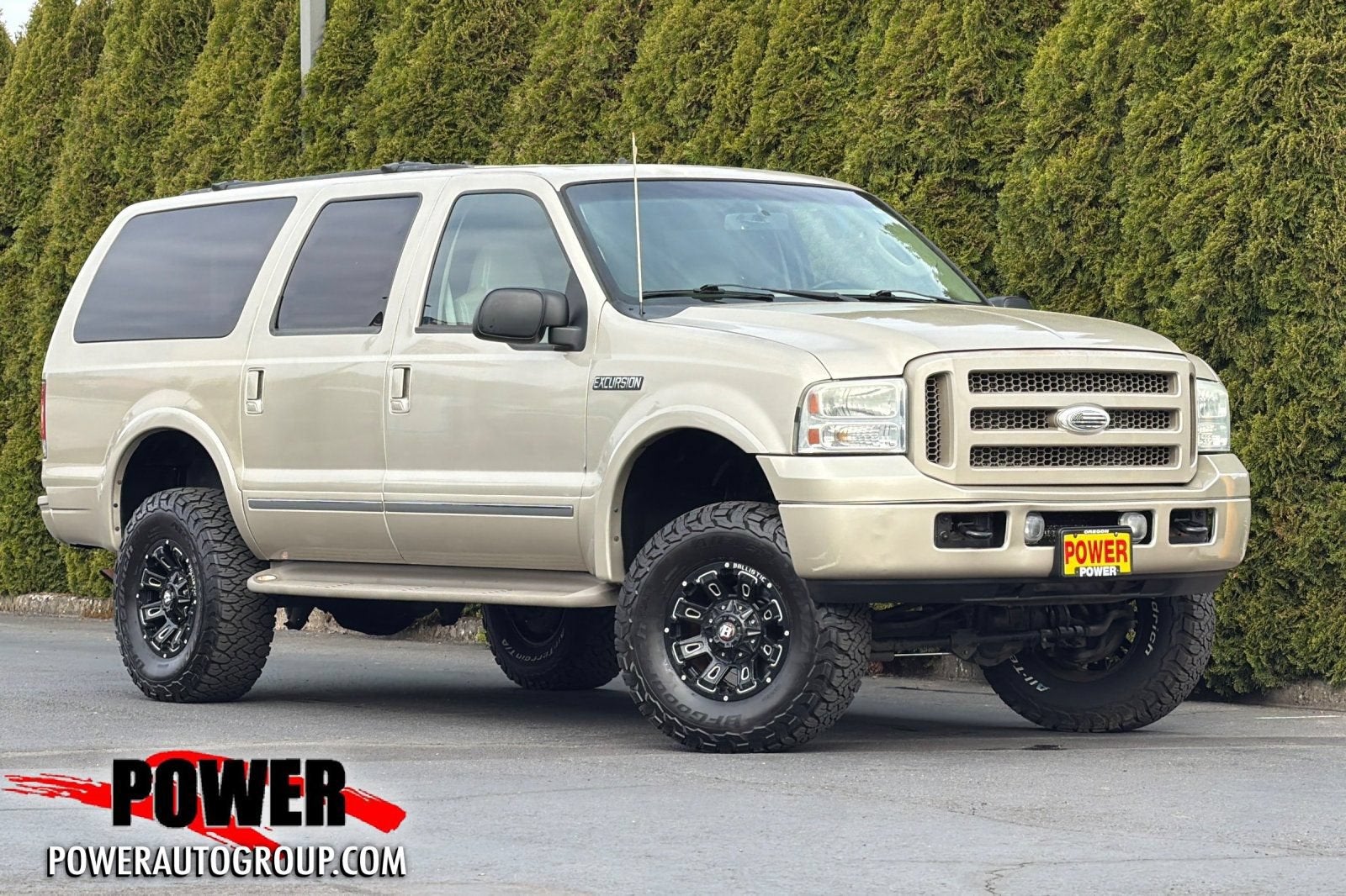 2005 Ford Excursion Limited in Pewter — front three-quarter view