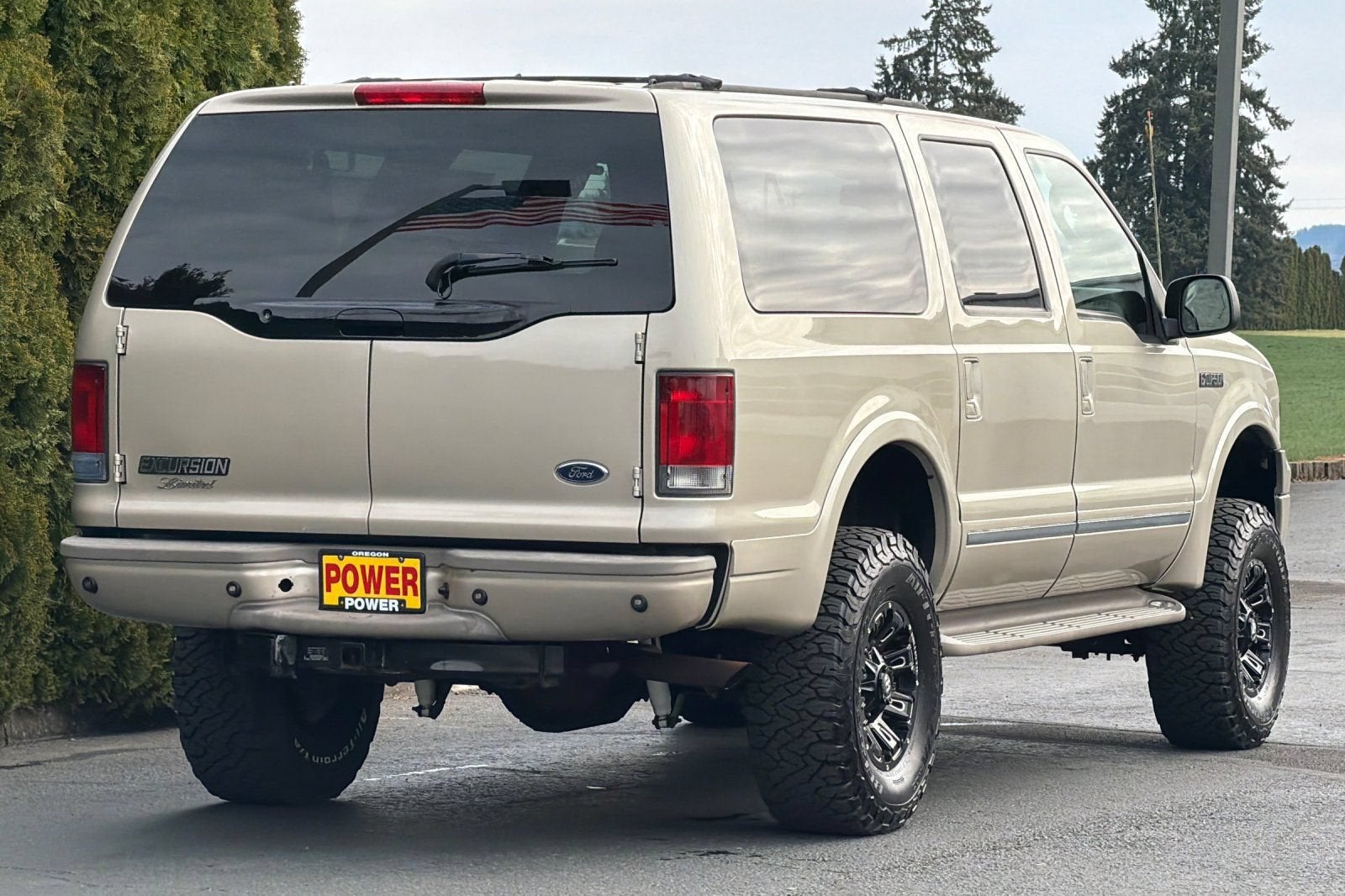 2005 Ford Excursion — interior view