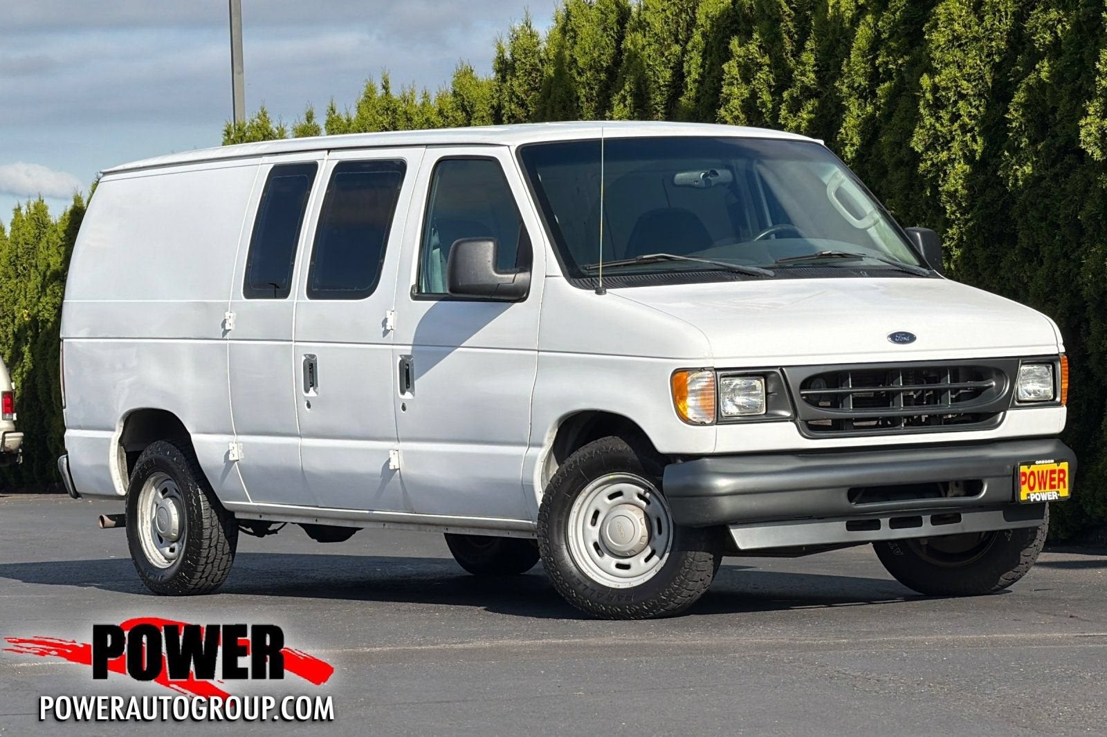 2004 Ford Econoline Cargo Van VAN E-150 in White — front three-quarter view