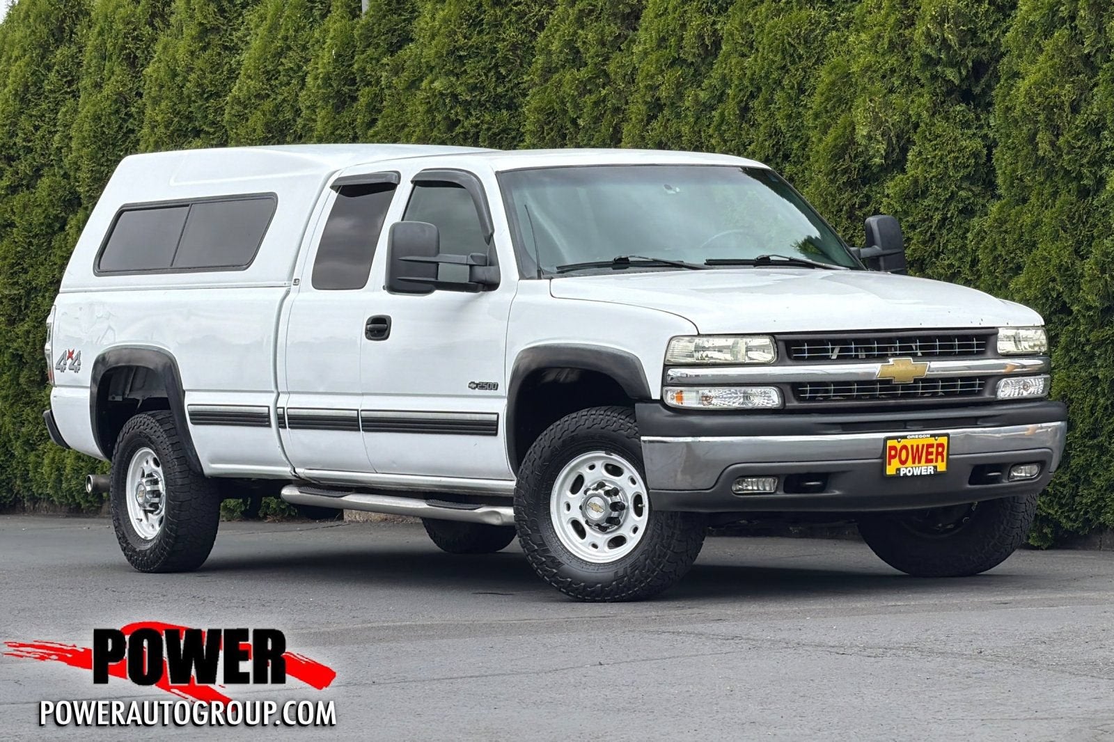 2000 Chevrolet Silverado 2500 HD LT in White — front three-quarter view
