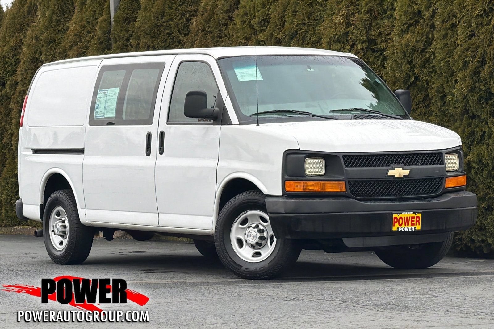 2015 Chevrolet Express Cargo 2500 2500 RWD 135" in Summit White — front three-quarter view