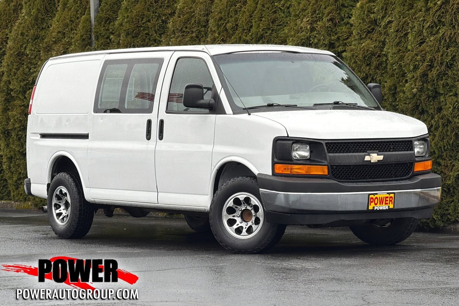 2017 Chevrolet Express Cargo 3500 3500 RWD 135" in Summit White — front three-quarter view