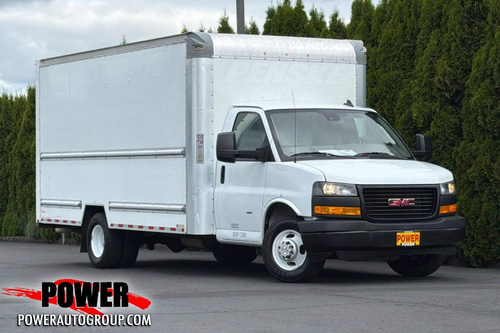2021 GMC Savana Cutaway 3500 VAN 177" RWD in Summit White — front three-quarter view