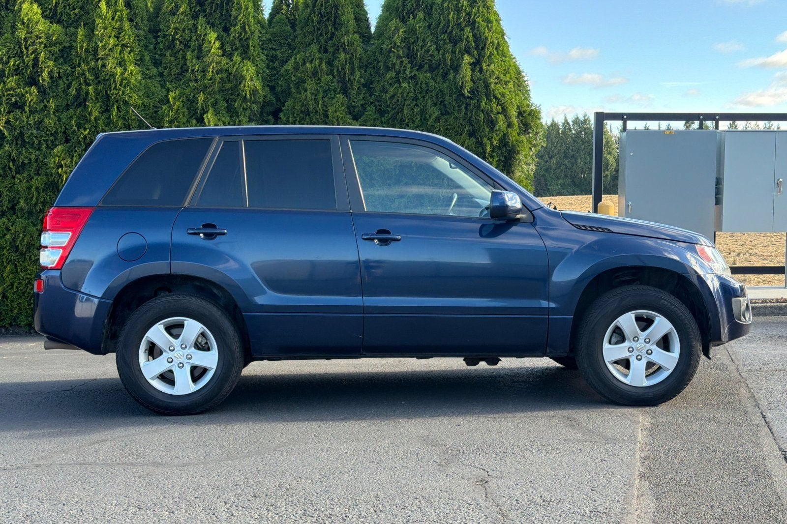 2013 Suzuki Grand Vitara — rear three-quarter view