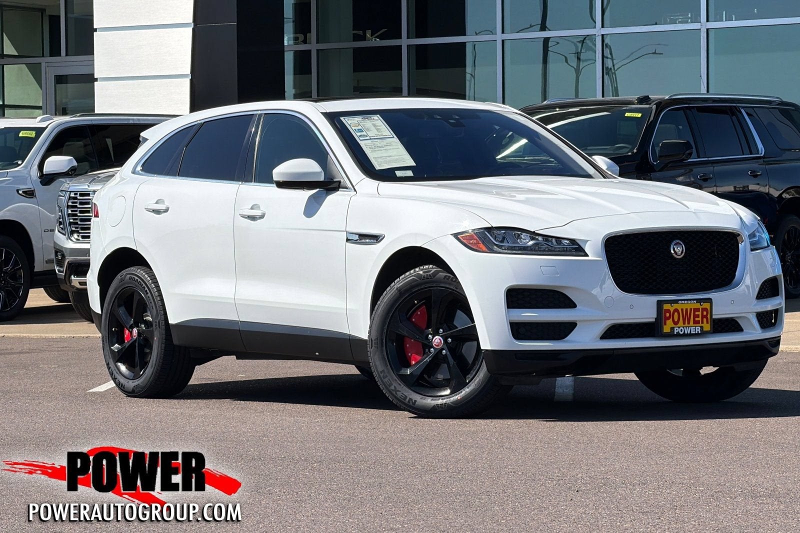 2017 Jaguar F-PACE 35t Prestige in White — front three-quarter view