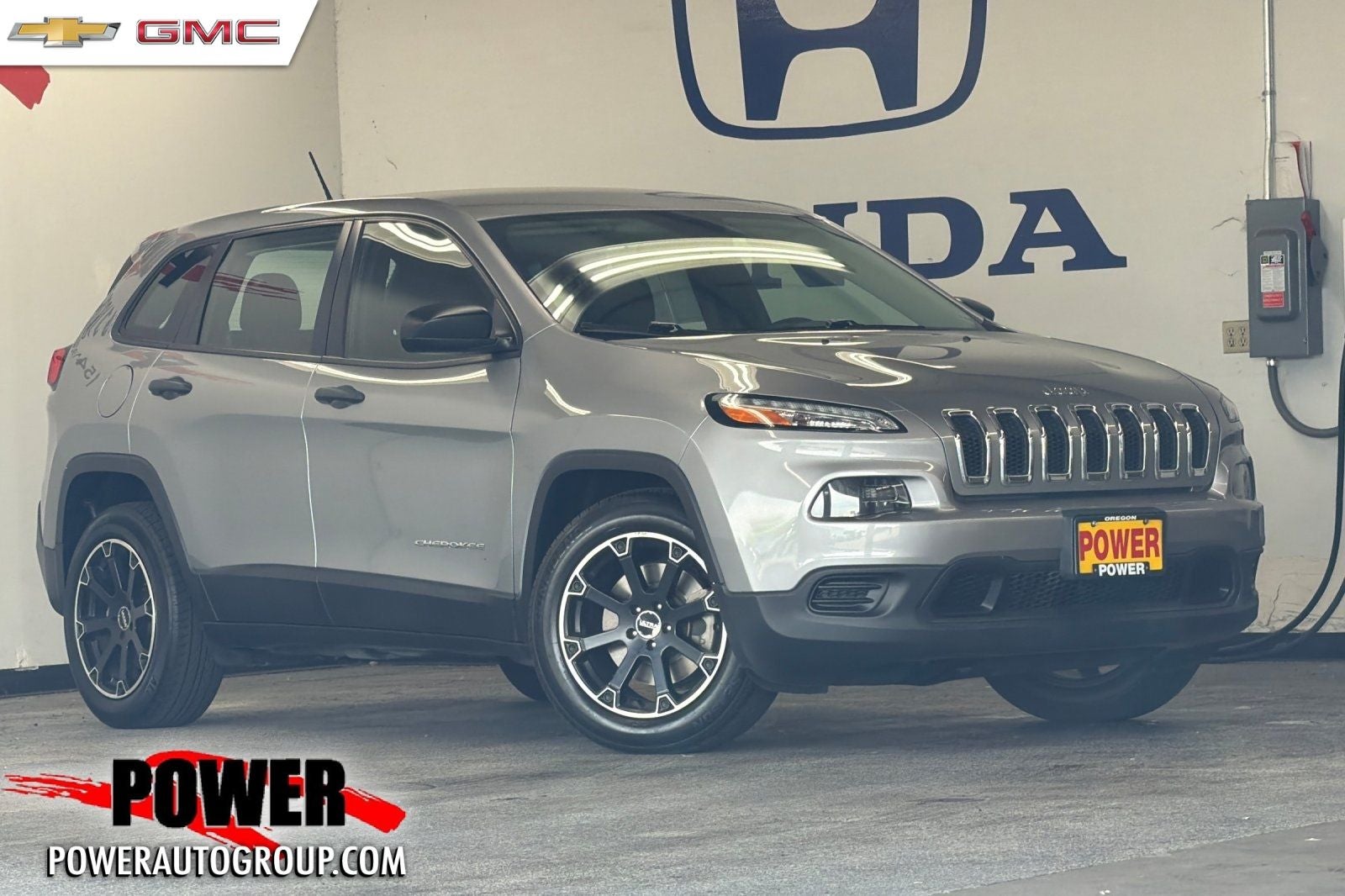 2017 Jeep Cherokee Sport in Billet Silver Metallic — front three-quarter view