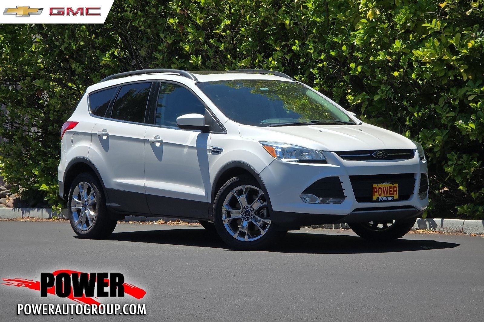 2016 Ford Escape SE in White Platinum Clearcoat Metallic — front three-quarter view