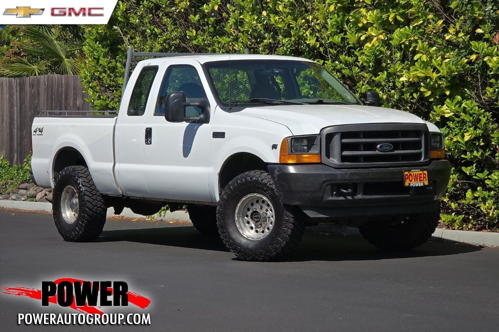 2001 Ford F-250SD XL Manual in White — front three-quarter view