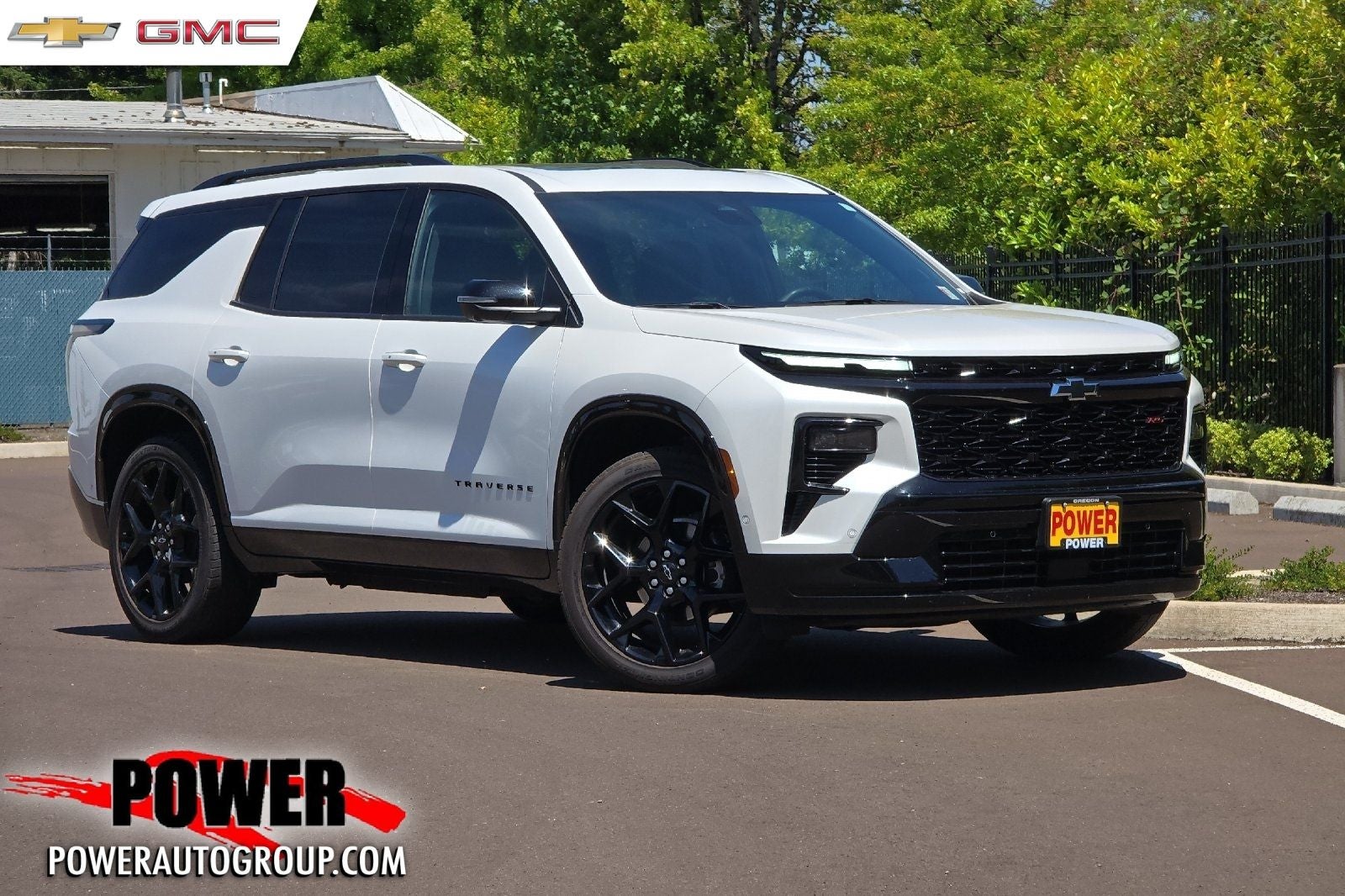 2025 Chevrolet Traverse RS in Pearl — front three-quarter view