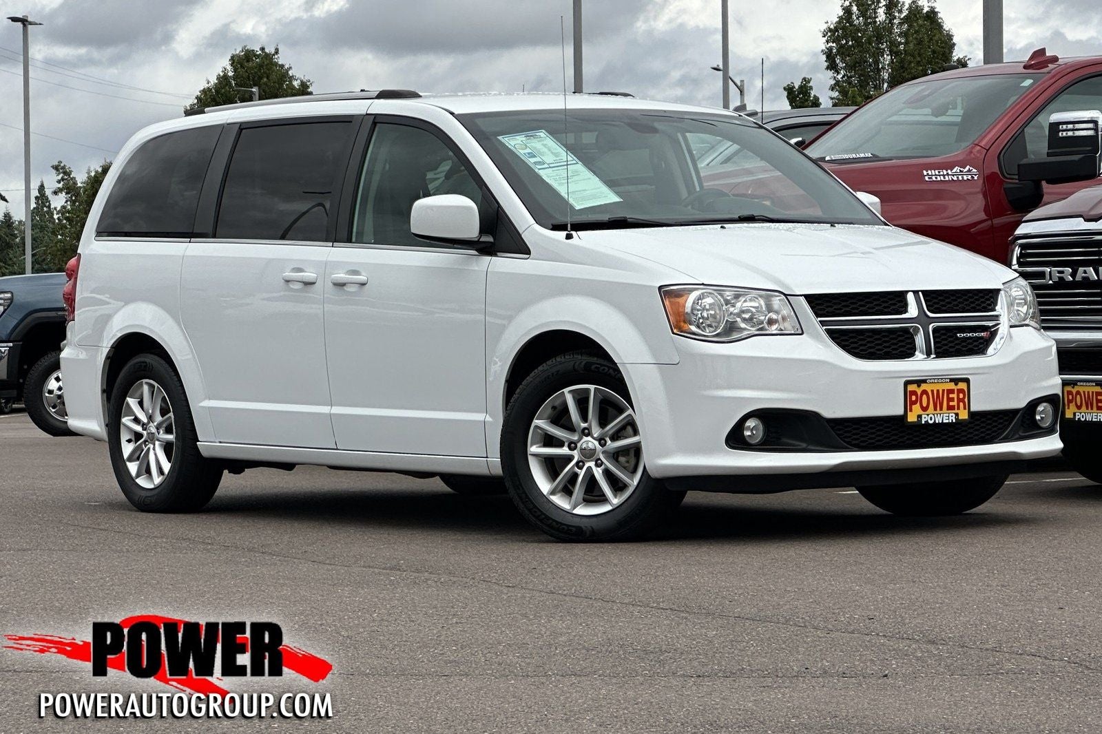 2018 Dodge Grand Caravan SXT in White Knuckle Clearcoat — front three-quarter view